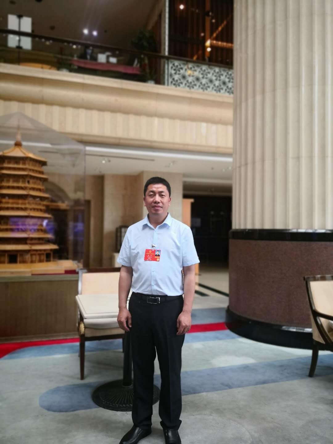 9.全国人大代表、荣耀体育在线手机版（大中国区）陕飞部件厂飞机铆接装配钳工赵平